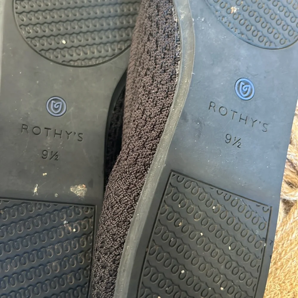 Excellent condition Rothys 9.5! - Picture 3 of 5